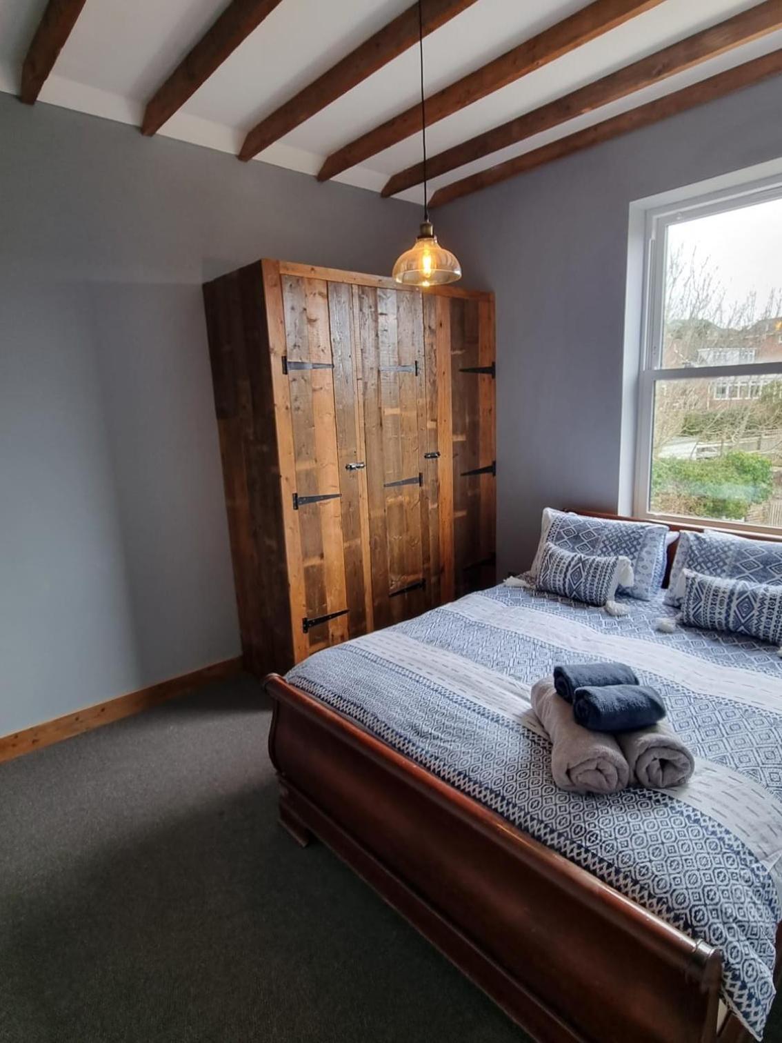 New With Free Offstreet Parking The Old Drill Hall 3 *