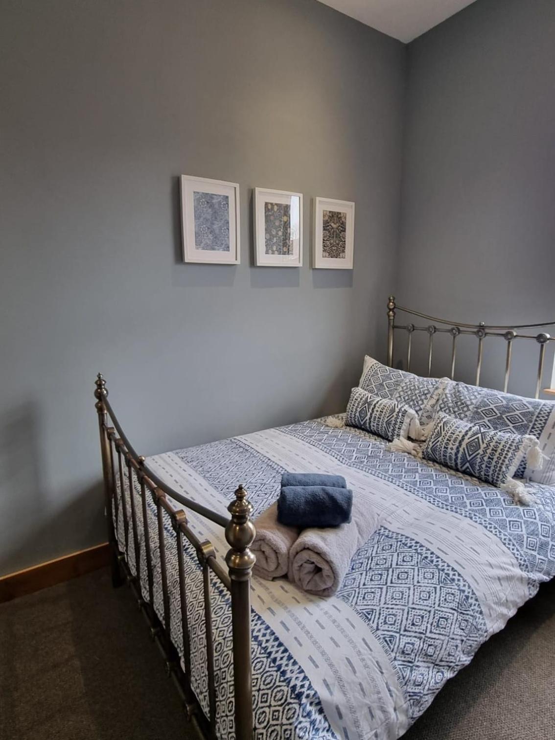 New With Free Offstreet Parking The Old Drill Hall 3 Apartment *